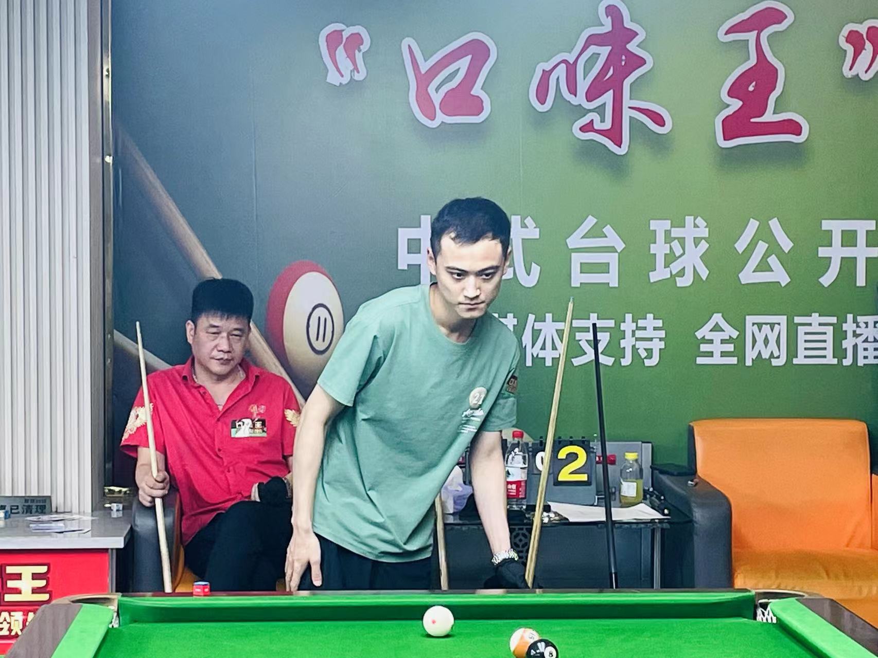 参赛者和观 参赛者和观