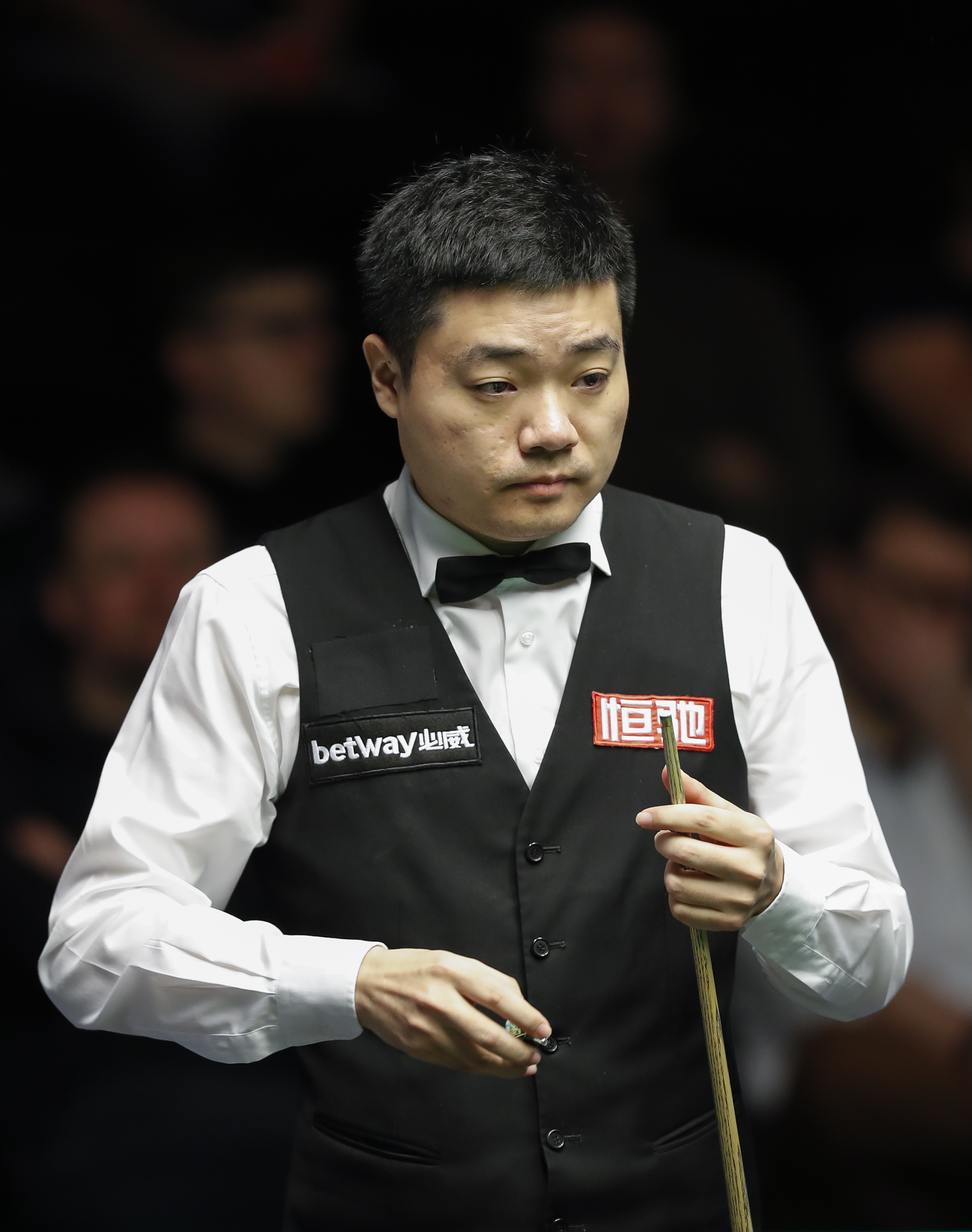 挥了至关重 挥了至关重