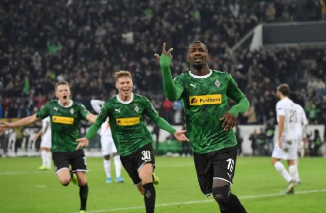 进攻线上他 进攻线上他