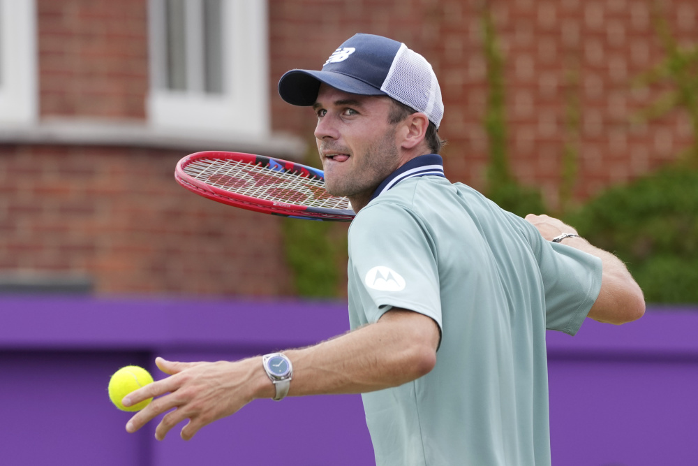 他积极卡位 他积极卡位