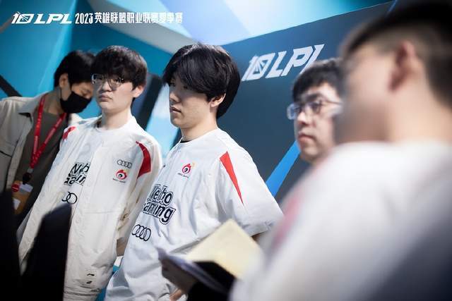 定的代名词 定的代名词